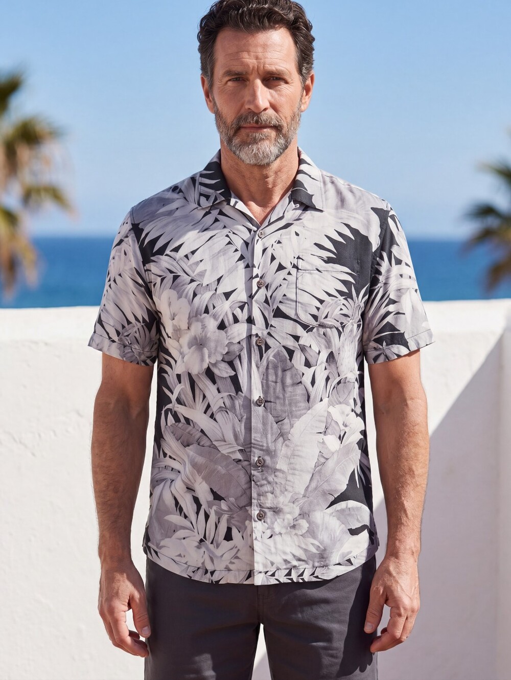Tommy Bahama Men's SZ L Shades Of Gray 100% Silk‎ Short Sleeve Tropical Shirt